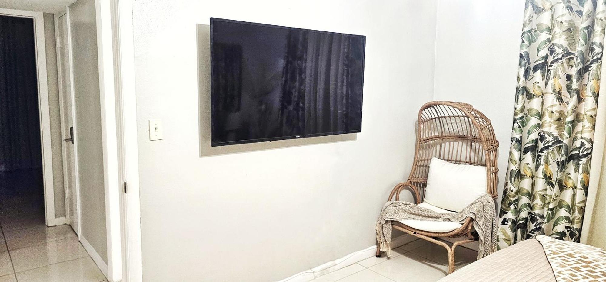 Big Tv 2 Bedroom Cooper Apartment