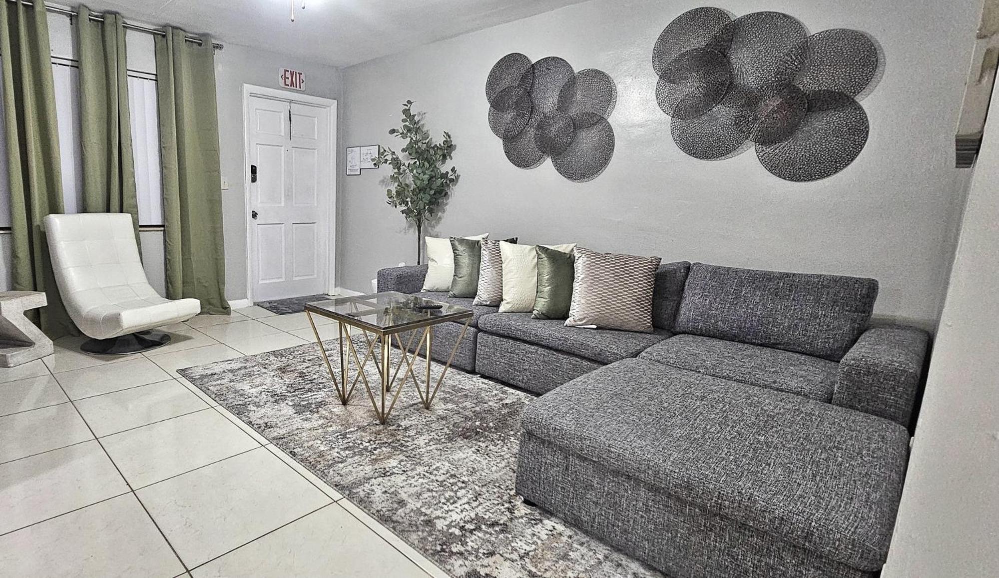 Apartment Big Tv 2 Bedroom Cooper Cooper City
